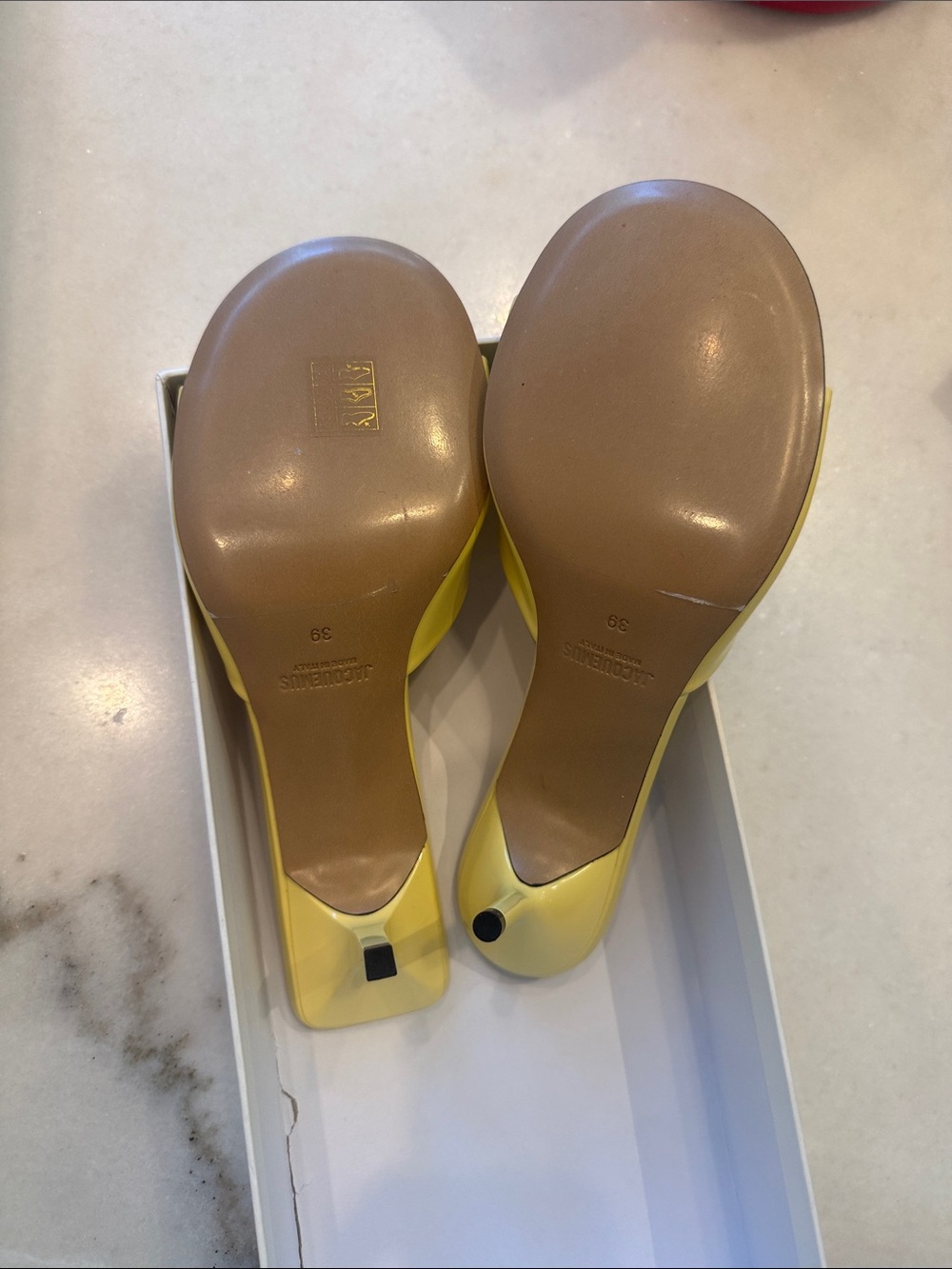 NIB JACQUEMUS Yellow Cubisto 70mm Patent Open-Toe leather mules - Picture 7 of 7